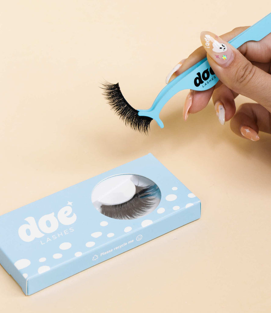 How to Remove False Lashes